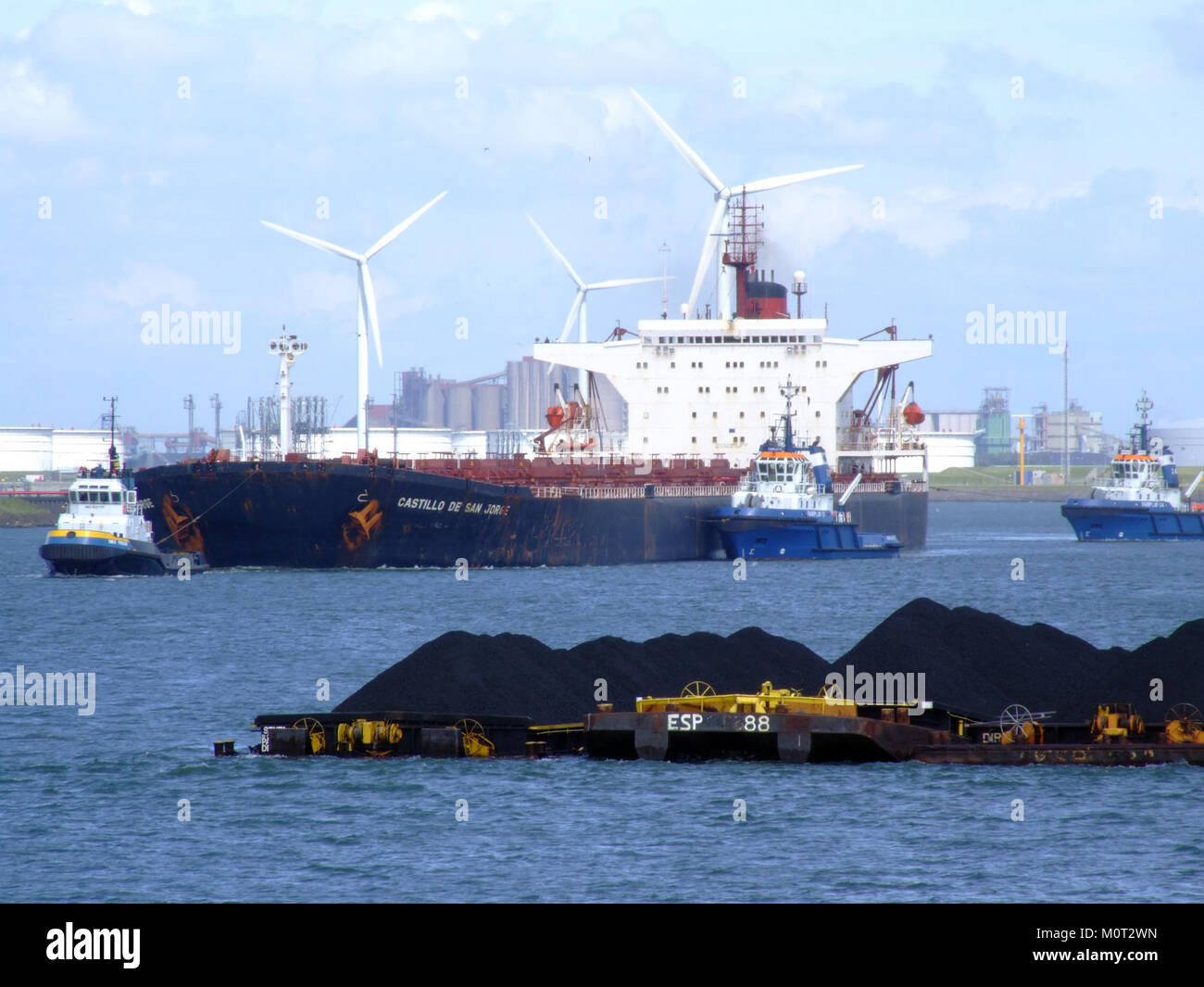 Die Castillo de San Jorge ist eine historische Burg in Spanien, deren Geschichte mit mittelalterlichen Verteidigungssystemen verbunden ist. Es ist ein Wahrzeichen von kultureller und historischer Bedeutung. Stockfoto