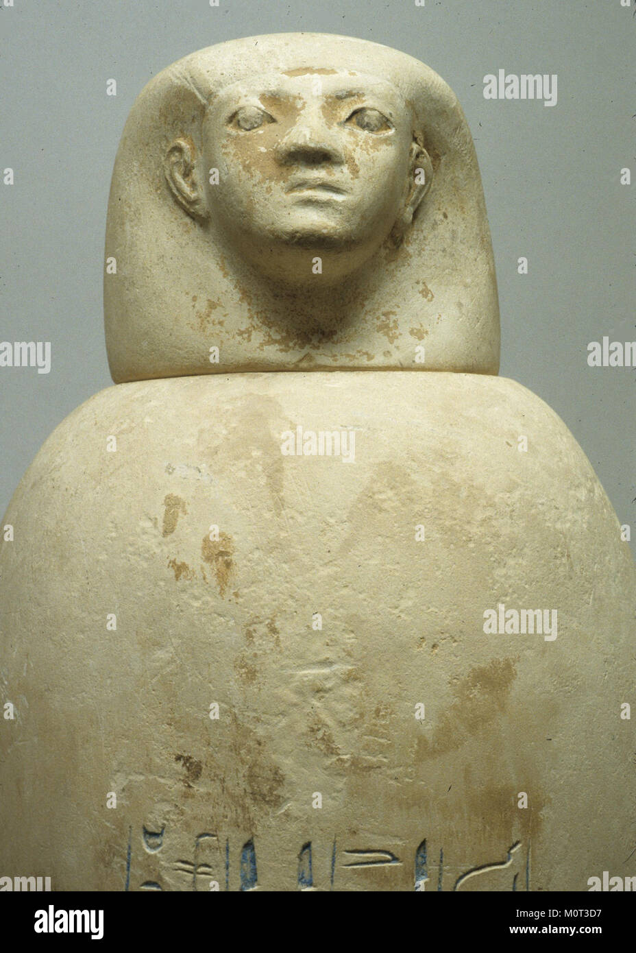 Dieses Kanopenglas mit Maruta, einem altägyptischen Artefakt, wurde zur Aufbewahrung innerer Organe während der Mumifizierung verwendet. Es ist Teil der Sammlung des Metropolitan Museum of Art Stockfoto