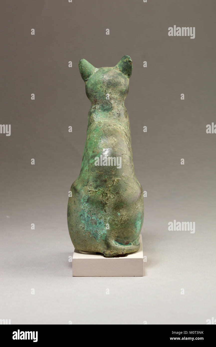 Diese Katze ist Teil der MET-Kollektion und zeigt die Vielfalt und Schönheit der Tiere in der Kunst. Das Kunstwerk ist bekannt für seine historische und künstlerische Bedeutung bei der Darstellung von Haustieren. Stockfoto