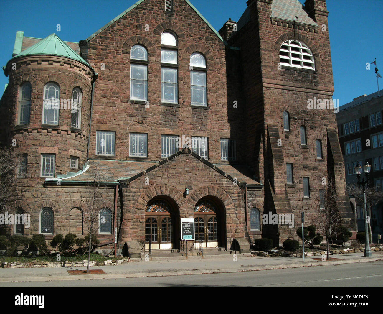 Die Central United Methodist Church in Lansing, Michigan, ist eine bedeutende religiöse Stätte, die für ihre historische Bedeutung, ihre wunderschöne Architektur und ihre aktive Gemeinschaft bekannt ist. Stockfoto
