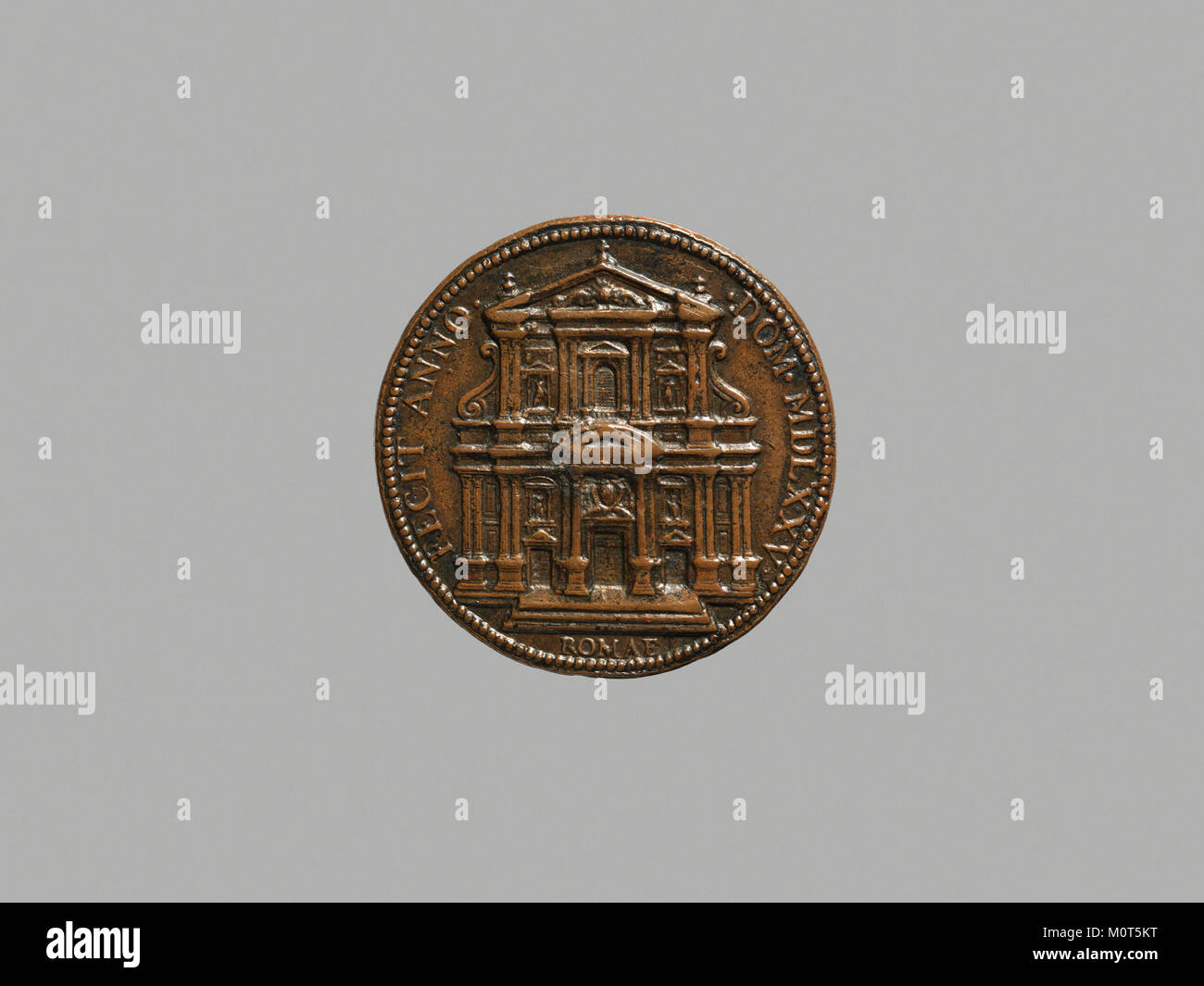 Dieses Porträt von Kardinal Alessandro Farnese, Teil der Sammlung des Metropolitan Museum of Art, zeigt seine Bedeutung in der katholischen Kirche während der Renaissance. Stockfoto