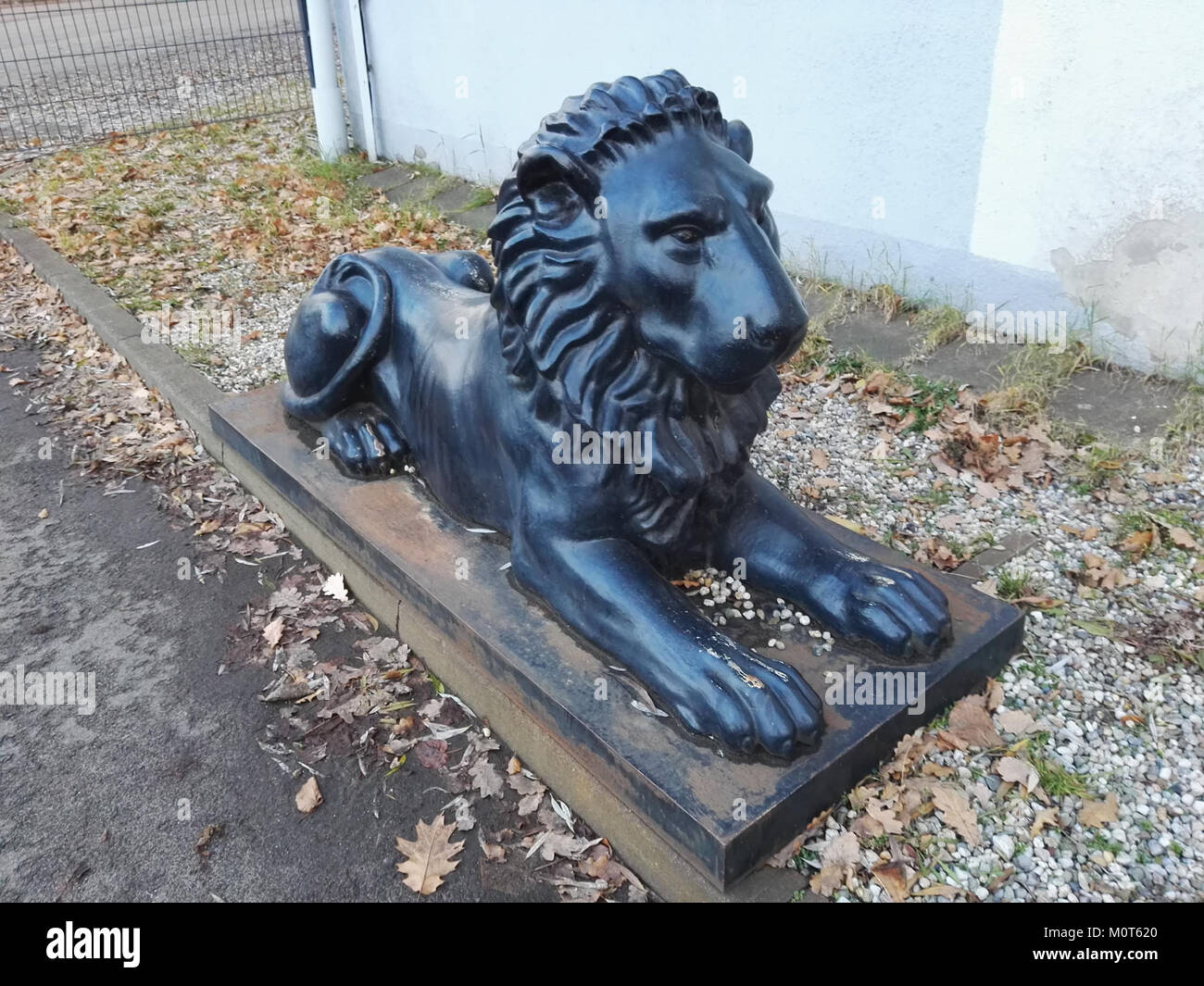 Gusseisen Lion links Stockfoto