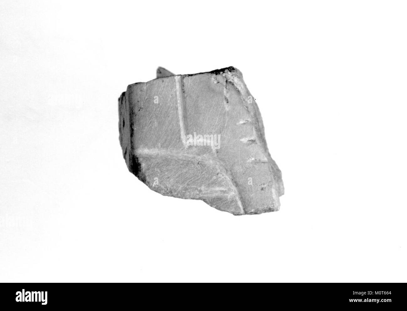 Dieses kanopische Brustfragment ist Teil der altägyptischen Begräbungspraxis, die speziell zur Aufbewahrung mumifizierter innerer Organe verwendet wird. Es ist Teil der ägyptischen Sammlung des Metropolitan Museums. Stockfoto