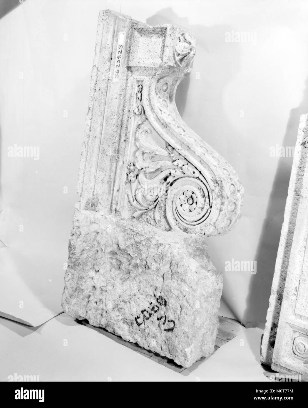 Cantoria, ein berühmtes Kunstwerk aus der Sammlung des Metropolitan Museum of Art, ist eine Marmorskulptur mit komplexen Figuren. Das Stück fängt die Schönheit der Renaissance-Kunst ein und zeigt Engel und Musiker in dynamischen Posen. Stockfoto