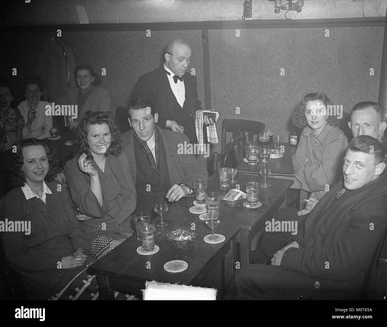 Ein Foto oder Dokument mit Bezug auf Carnaval den Bosch, mit Privatpersonen, mit Archivnummer 903-2480. Stockfoto