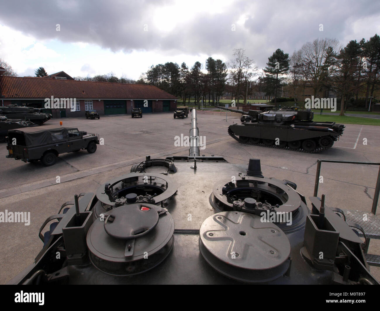 Dieses Foto vom Cavalerie Museumdag 2010, aufgenommen am 10. April 2010, fängt einen Moment des Ereignisses ein, möglicherweise in Verbindung mit historischen Kavallerie-Ausstellungen oder Museumsausstellungen dieser Zeit. Stockfoto