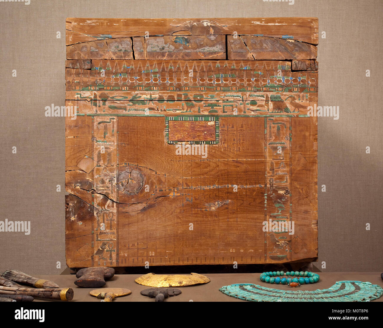 Die Kanopische Brust von Hapiankhtifi ist ein altägyptisches Artefakt, das Teil der Begräbnisausrüstung für den edlen Hapiankhtifi ist. Es wurde verwendet, um innere Organe während des Mumifizierungsprozesses zu speichern, die in der MET-Sammlung gefunden wurden. Stockfoto