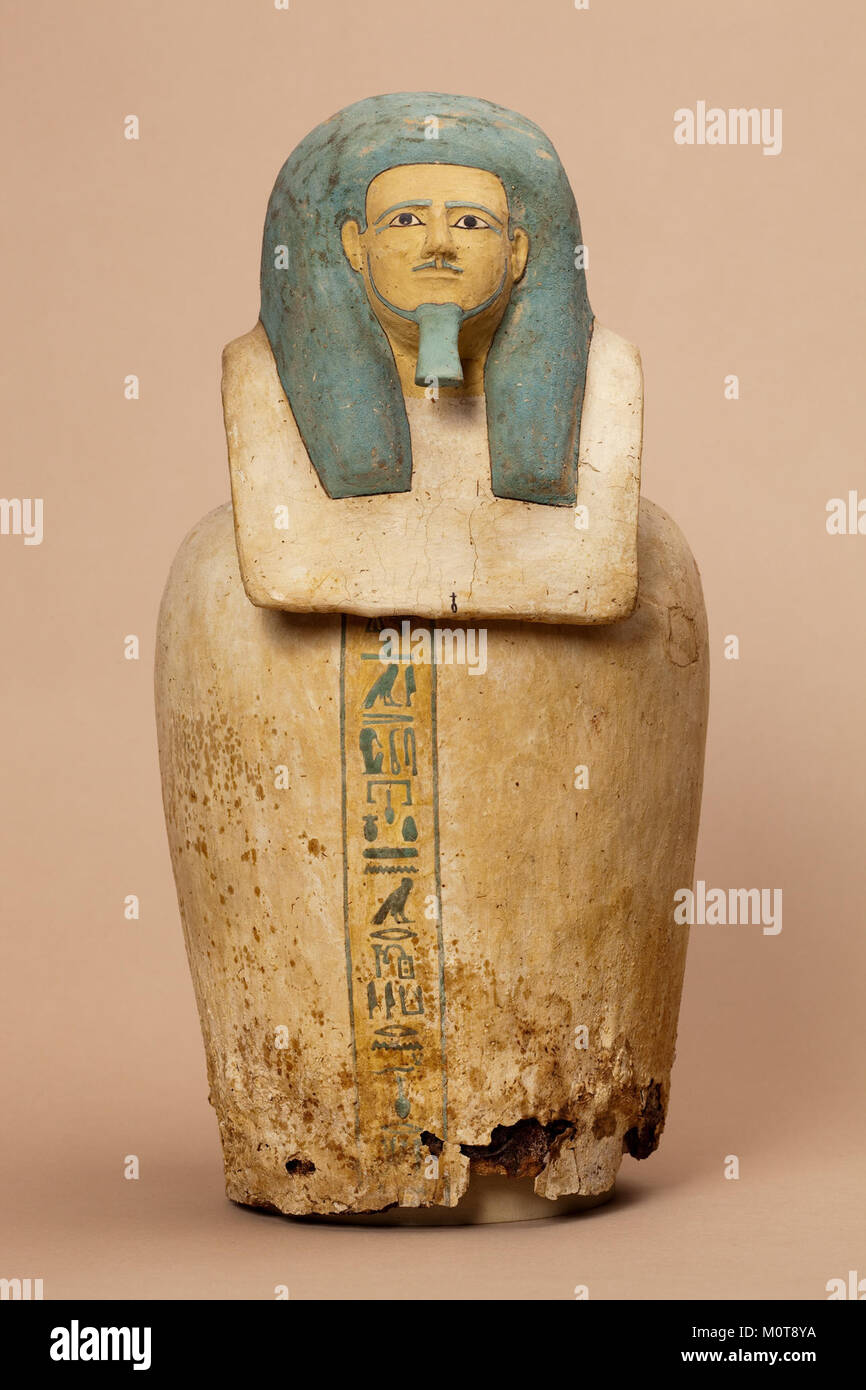 Dieses Kanopenglas, das der altägyptischen Zivilisation zugeschrieben wurde, wurde zur Erhaltung der inneren Organe des Verstorbenen verwendet. Sie befindet sich im Metropolitan Museum of Art Stockfoto