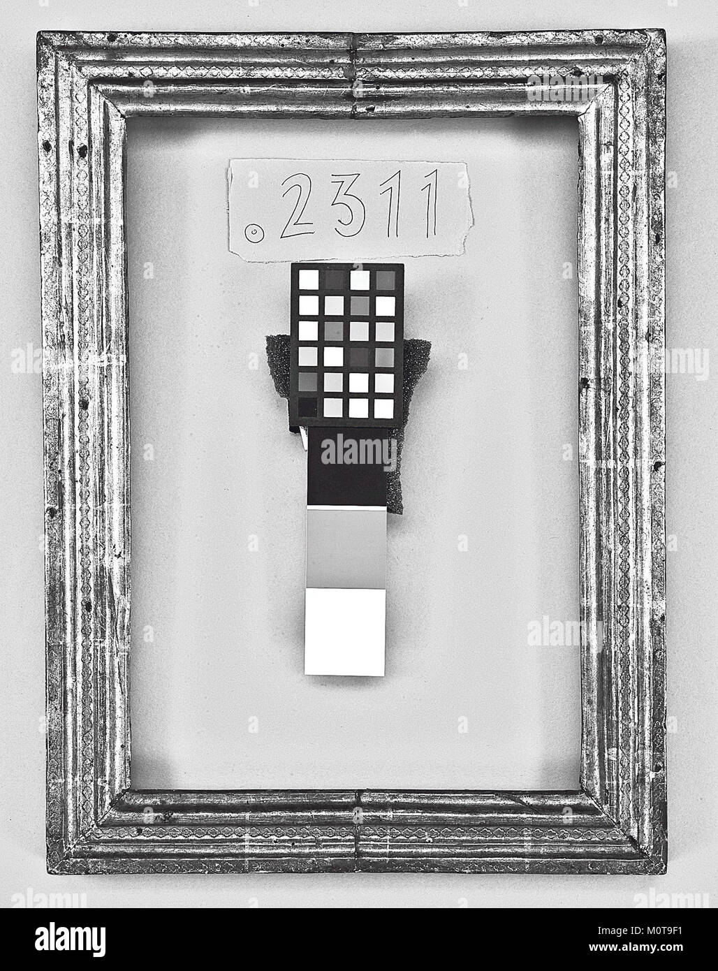 Der Cassetta-Rahmen, Teil der MET-Kollektion, ist ein dekorativer Rahmen aus einem historischen Stück. Es zeigt handwerkliches Können, das typisch für die italienische Renaissance-Kunst ist und oft für religiöse oder Porträtmalereien verwendet wird. Stockfoto