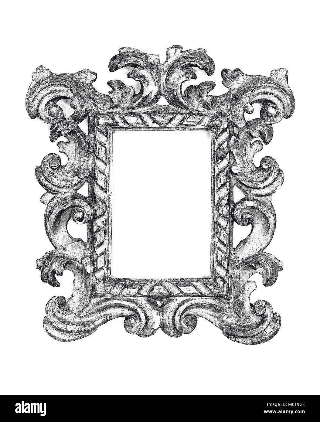 Der Cauliculi-Rahmen, Teil der MET-Kollektion, ist ein altes Artefakt, das römische Handwerkskunst zeigt. Der Rahmen wurde für verschiedene Zwecke in der römischen Gesellschaft verwendet und bot Einblick in die materielle Kultur und den Alltag der Römer. Stockfoto