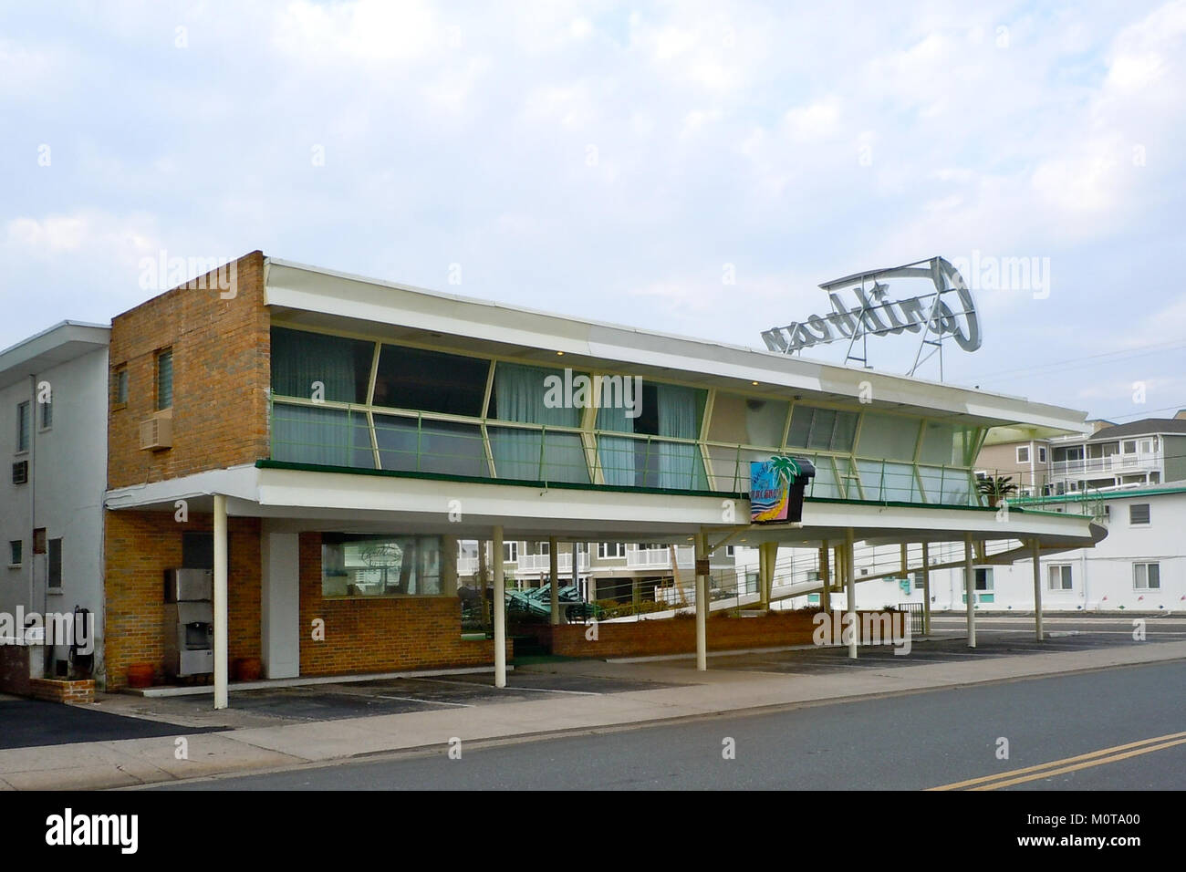 Caribbean 6 DooWop WCNJ ist ein Radiosender, der sich auf das Musikgenre Doo-Wop konzentriert und insbesondere karibische Einflüsse hervorhebt. Die Show zeigt klassische Hits aus den 1950er und 1960er Jahren, die die unverwechselbaren Klänge von Doo-Wop mit karibischen Rhythmen und Kultur verbinden. Es bietet ein nostalgisches Hörerlebnis für Fans beider Genres. Stockfoto