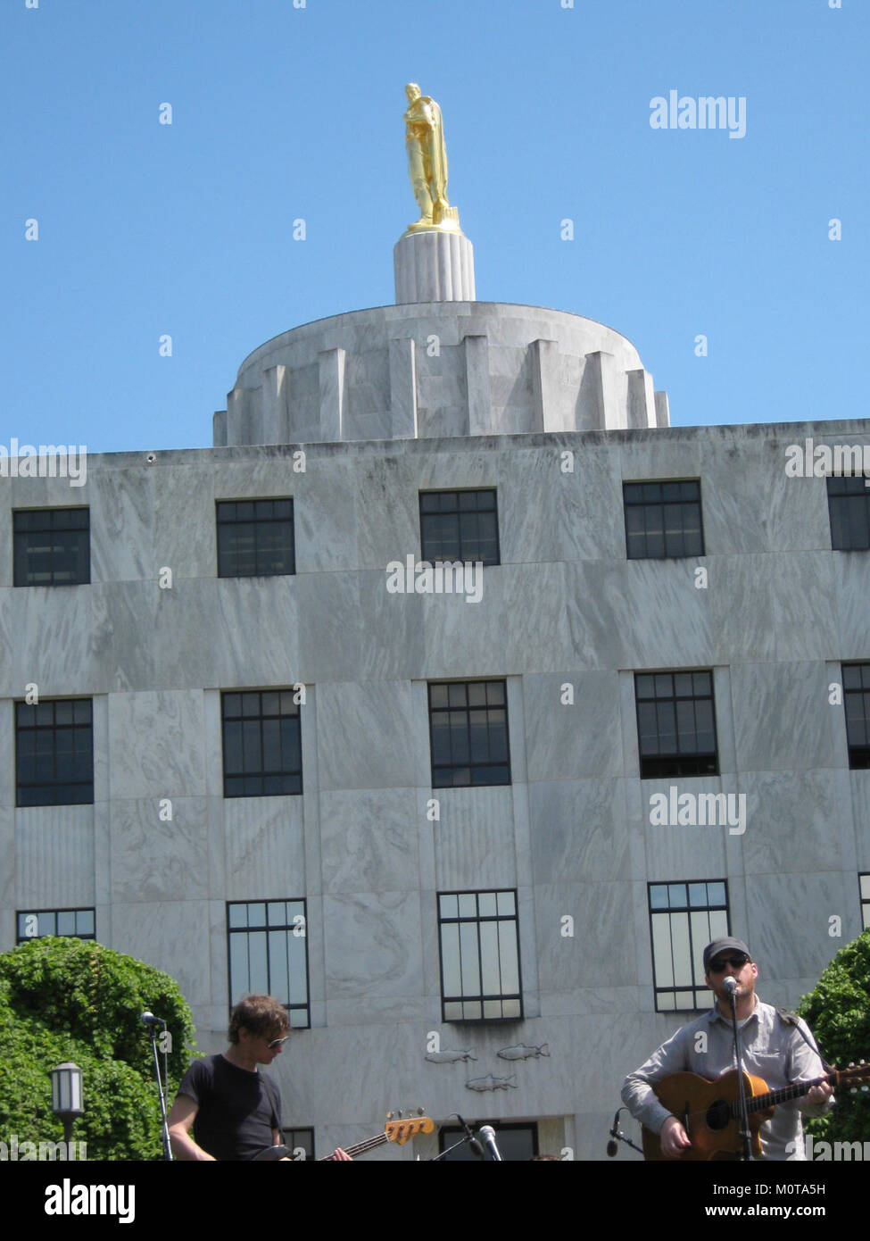 Ein Porträt von Casey Neill, einem bekannten Musiker, erschien im Mai 2011 als Teil des Albums Gold Dude. Dieses Album spiegelt seinen musikalischen Stil und seine Beiträge zum Indie-Folk-Genre wider. Stockfoto