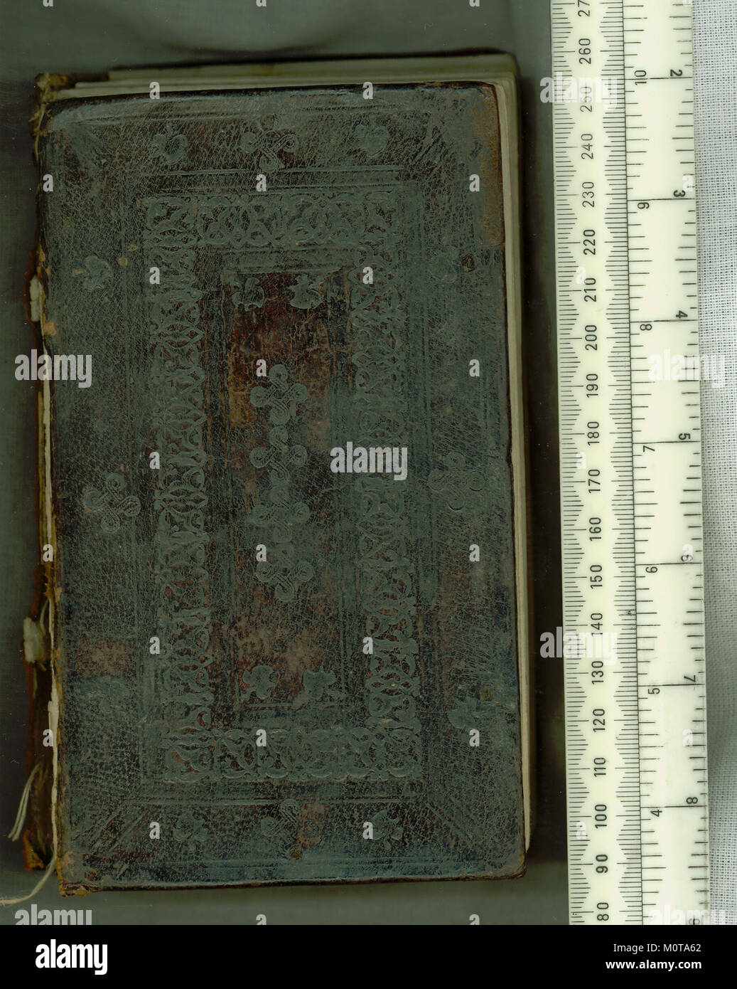 Eine Darstellung des oberen Covers des „Cantico di Hieronymo Beniuienti“, das seine historische Bedeutung in der religiösen Musik oder Handschriftenkunst zeigt. Stockfoto