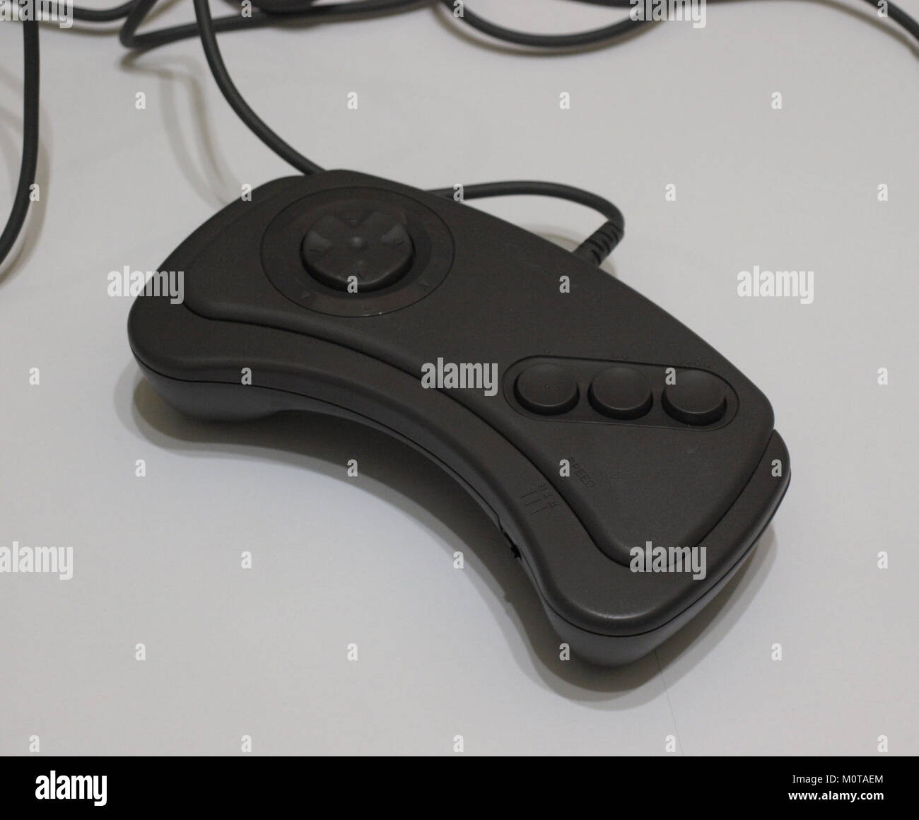 Das CD-i Gamepad ist ein Controller für die Philips CD-i-Konsole, eine Multimedia-Plattform aus den frühen 1990er Jahren Es wurde für die Interaktion mit CD-i-Spielen verwendet und bot eine einzigartige Benutzererfahrung während seiner Zeit auf dem Gaming-Markt. Stockfoto