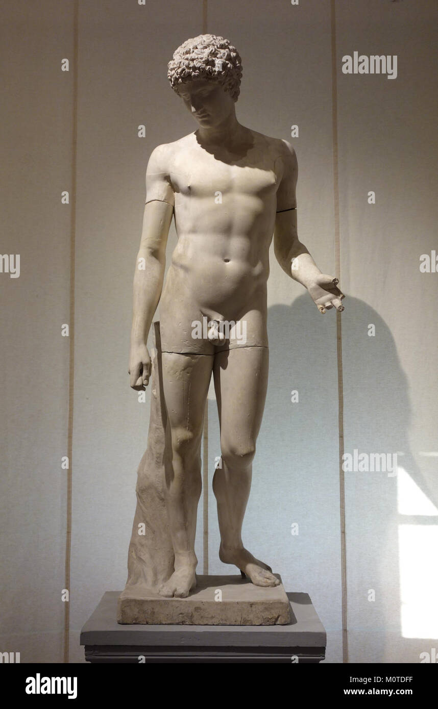 Diese Gipskopie des Kapitolinischen Antinus, die auf der originalen römischen Skulptur im Kapitolinischen Museum basiert, wurde von einem unbekannten Künstler in den frühen 1800er Jahren geschaffen Sie wird an der Accademia Ligustica di Belle Arti ausgestellt. Stockfoto