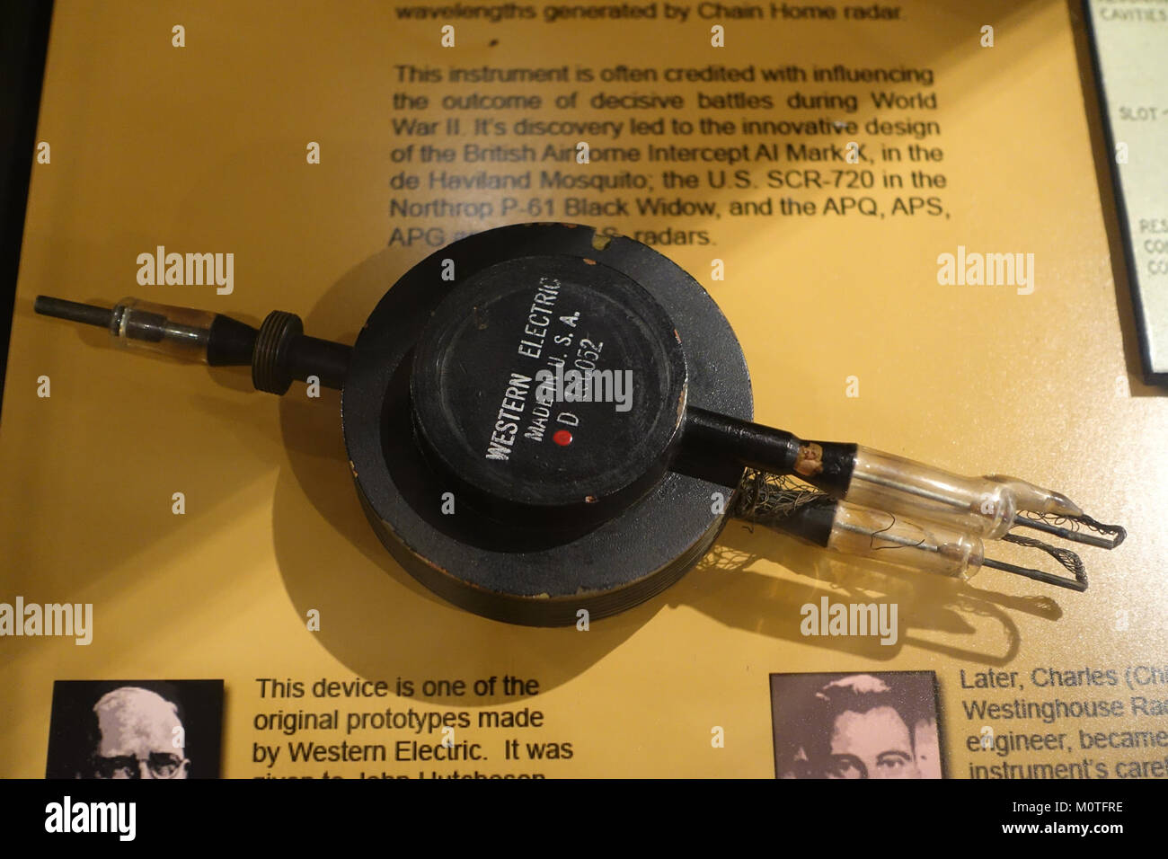 Der Prototyp des Cavity-Magnetrons, der von Western Electric während des Zweiten Weltkriegs entwickelt wurde, wird im National Electronics Museum ausgestellt. Stockfoto