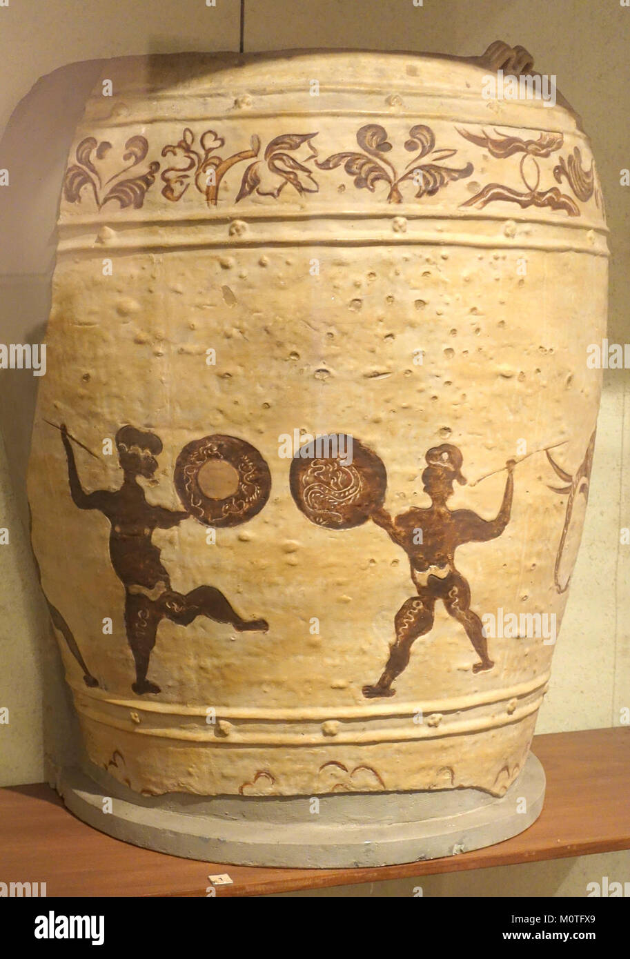 Ein Keramikstück aus dem 13. Bis 14. Jahrhundert, ausgestellt im Vietnam National Museum of Fine Arts in Hanoi, das die Kunstfertigkeit des alten Vietnams darstellt. Stockfoto