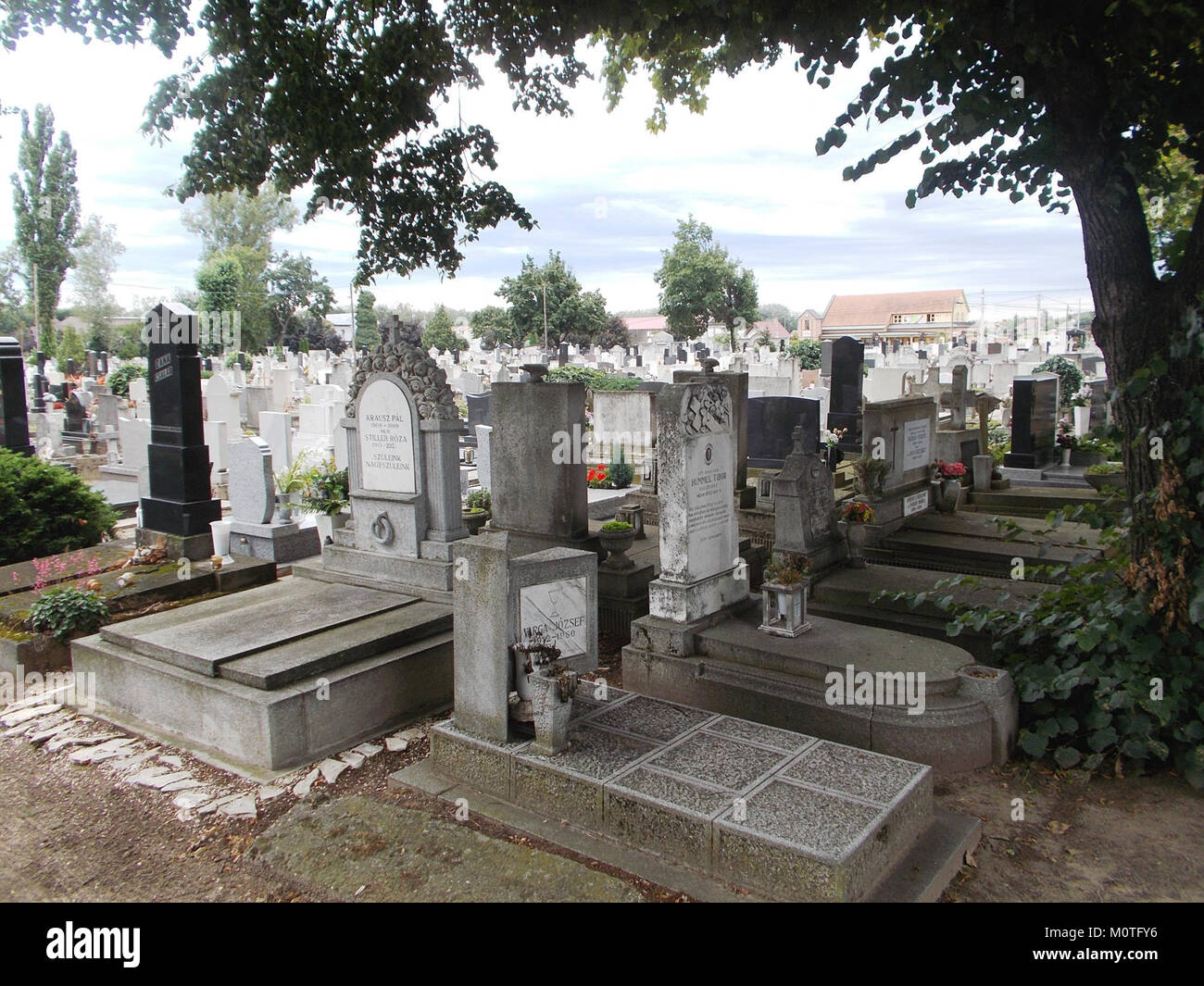 Der Friedhof in Vecses, Ungarn, hat historische Bedeutung und spiegelt die lokale Kultur, das Erbe und die Begräbnispraktiken wider. Die Stätte ist ein wichtiger Teil der Geschichte und der lokalen Traditionen der townâ. Stockfoto