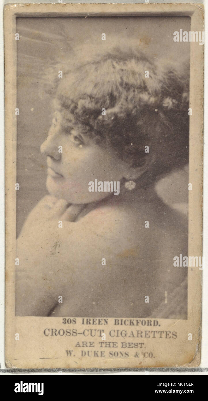 Card Number 308 mit Ireen Bickford ist Teil einer Serie, die Cross Cut Zigaretten fördert. Diese Sammlerkarte aus dem frühen 20. Jahrhundert repräsentiert Werbeaktionen der Unterhaltungsindustrie der Zeit. Stockfoto