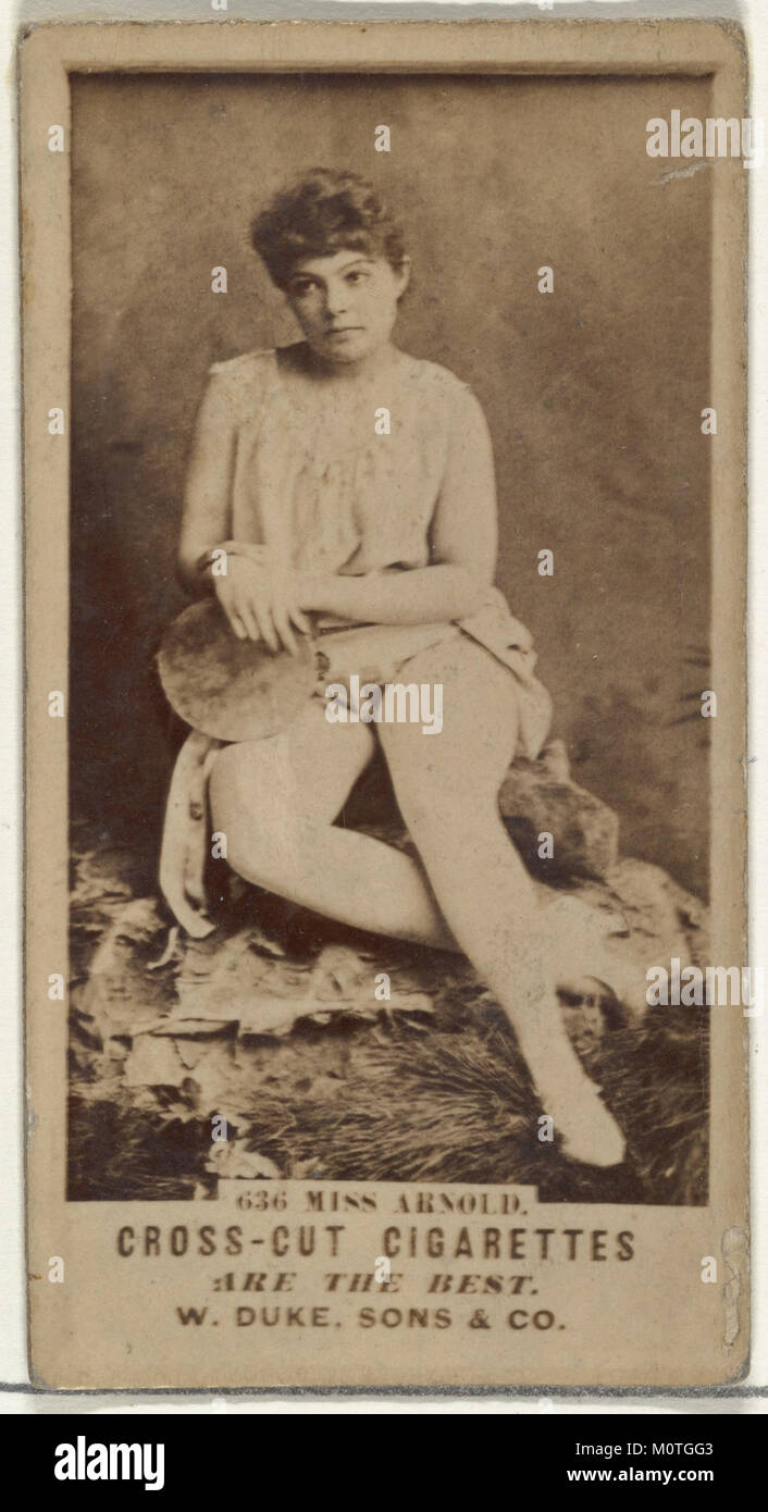 Karte Nummer 636 mit Miss Arnold aus der Schauspielerserie N145-3, herausgegeben von Duke Sons & Co. Zur Förderung von Cross Cut Cigarettes. Diese Sammlerkarte spiegelt Vintage-Werbung aus dem frühen 20. Jahrhundert wider. Stockfoto