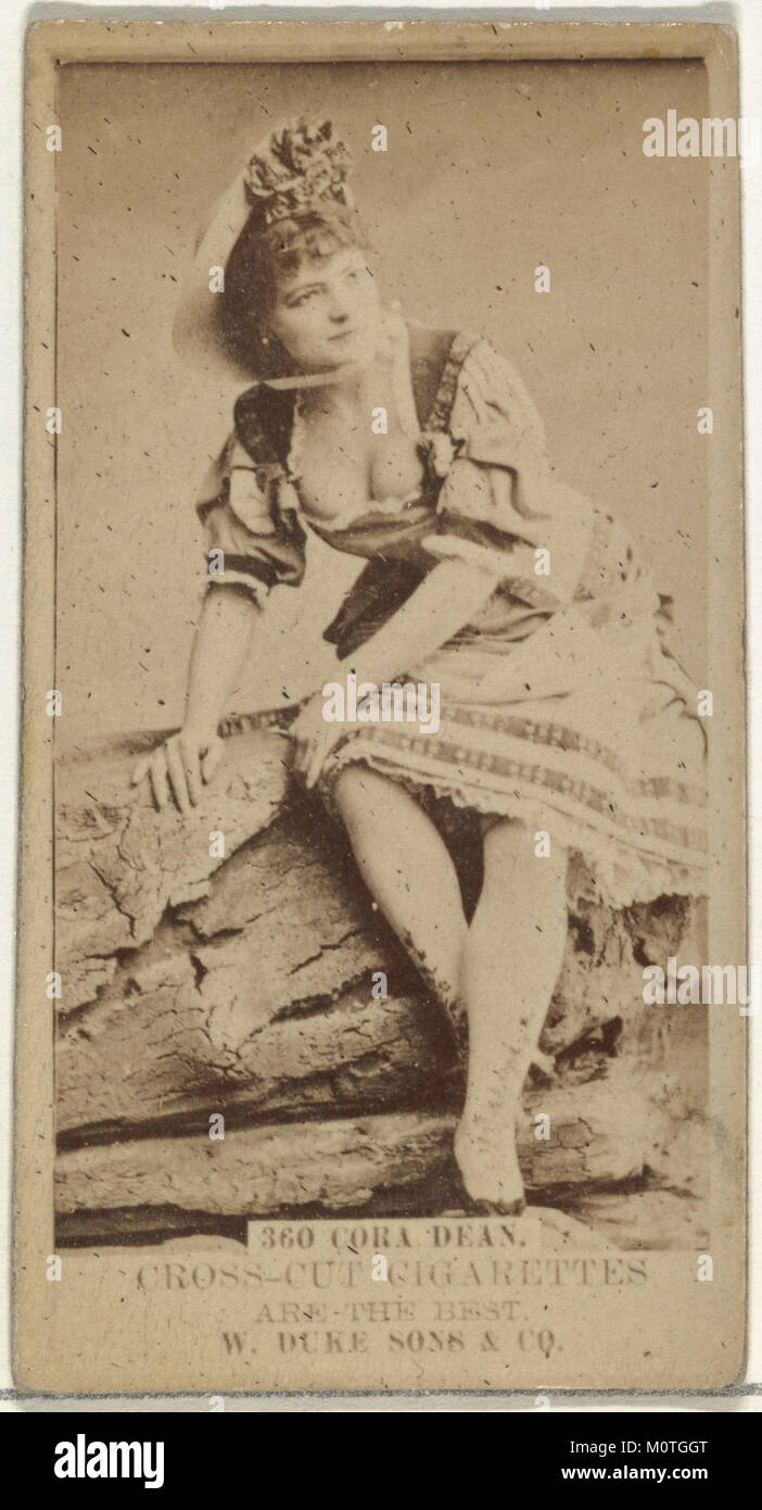 Diese Karte zeigt Cora Dean aus der Schauspielerserie (N145-3) von Duke Sons & Co. Es wurde Anfang des 20. Jahrhunderts herausgegeben, um Cross Cut Zigaretten zu fördern. Stockfoto