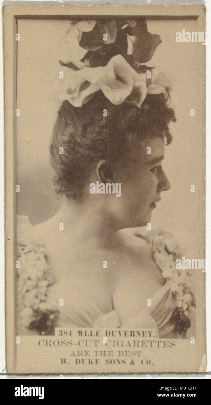 Eine Handelskarte aus der N145-3-Serie mit Mlle. Duverney, eine Schauspielerin, die im frühen 20. Jahrhundert von Duke Sons & Co. Herausgegeben wurde, um Cross Cut Zigaretten zu fördern. Stockfoto