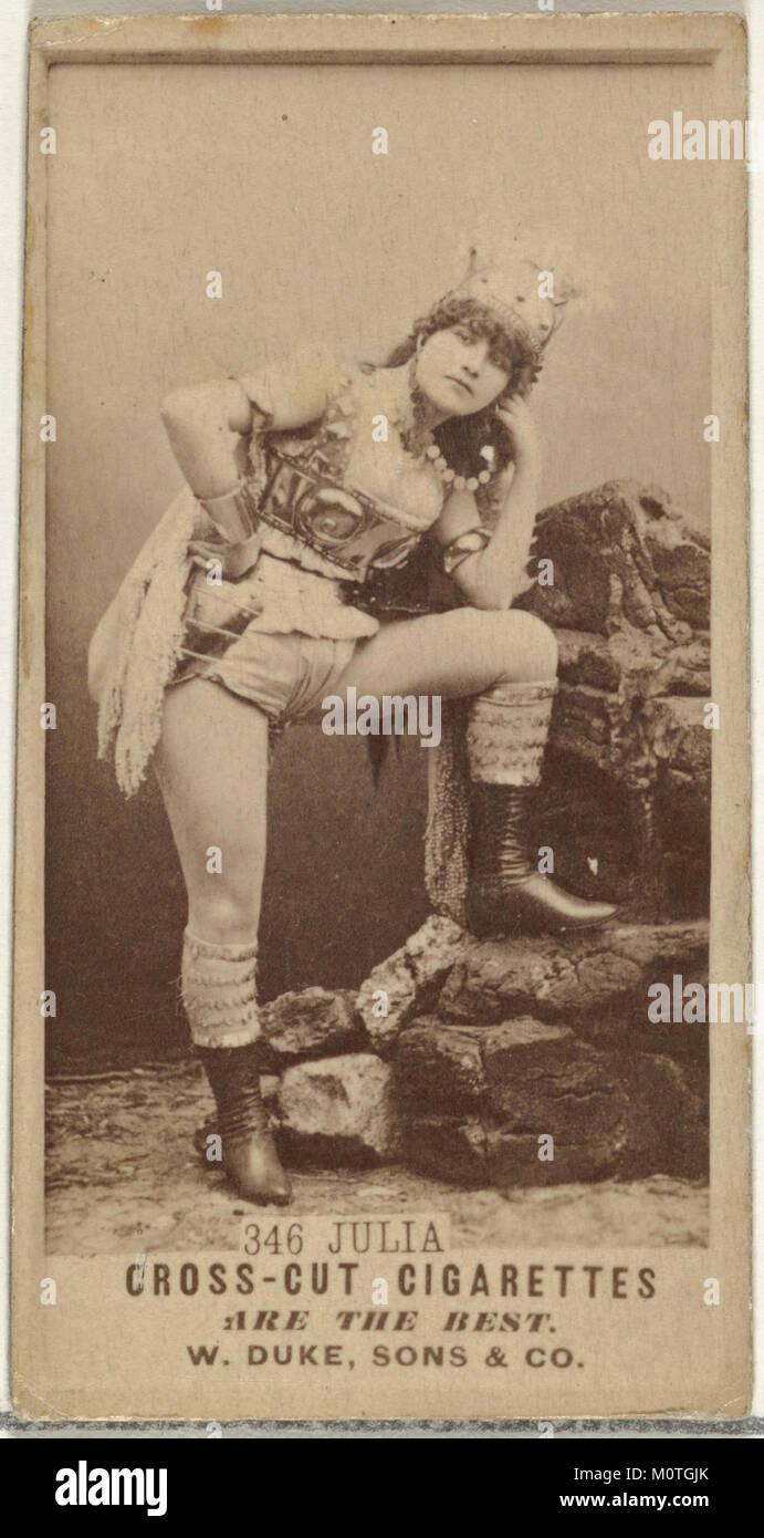 Card Number 346, Julia, aus der von Duke Sons & Co. Herausgegebenen Schauspielserie zur Förderung von Cross Cut Cigarettes, mit einem Bild der Schauspielerin Julia. Stockfoto