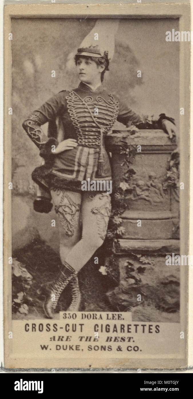 Card Number 350 zeigt die Schauspielerin Dora Lee aus der Serie „Actors and Actresses“, einem Satz von Sammlerkarten, die von Duke Sons & Co. Herausgegeben wurden, um Cross Cut Zigaretten zu fördern. Diese Sammlerkarte ist ein Stück Vintage-Werbegeschichte. Stockfoto