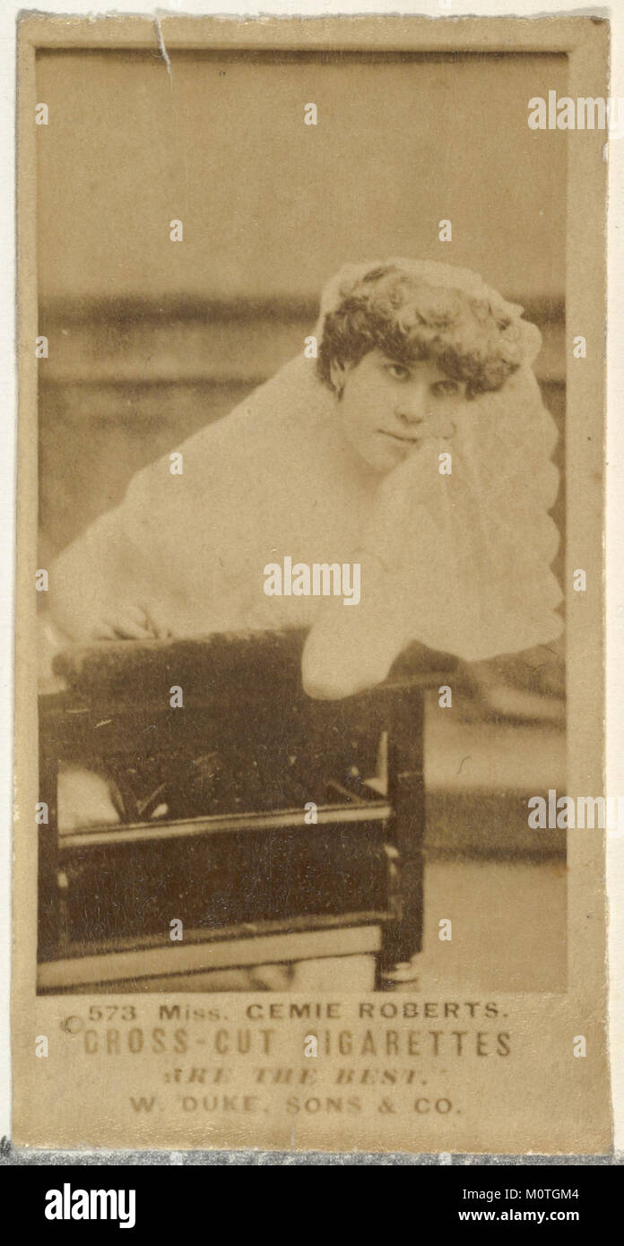 Diese Karte zeigt Miss Cemie Roberts aus der Schauspielerserie, die von Duke Sons & Co. Als Teil ihrer Promotion für Cross Cut Cigarettes produziert wurde. Die Karte ist ein Beispiel für Tabakwerbung und Sammlerstücke aus dem frühen 20. Jahrhundert. Stockfoto