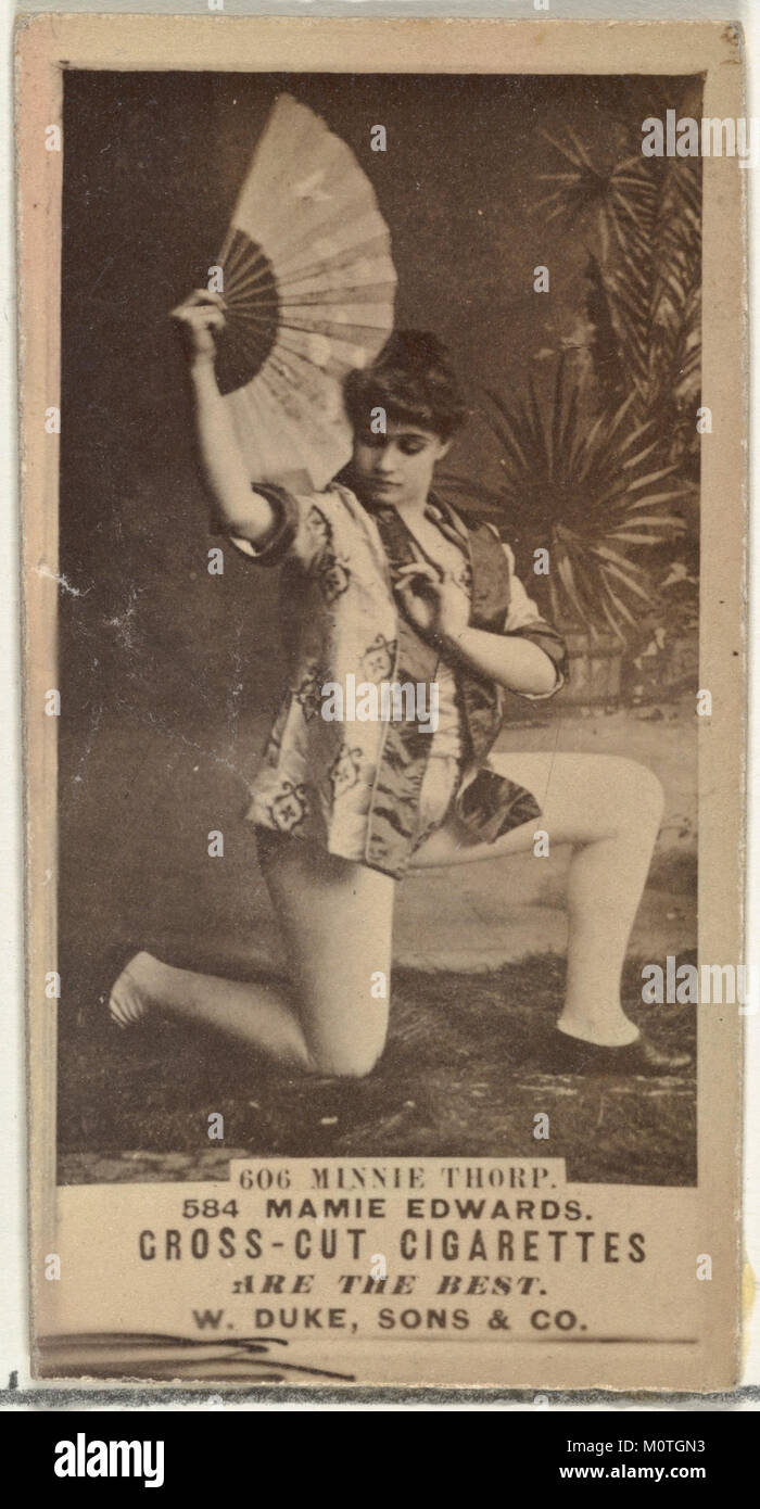 Diese Sammelkarte aus der Schauspielerserie zeigt Minnie Thorp und wurde Anfang des 20. Jahrhunderts von Duke Sons & Co. Herausgegeben, um Cross Cut Zigaretten zu fördern. Stockfoto