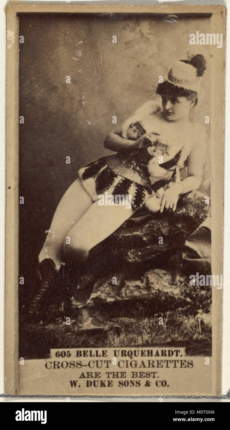 Card Number 605 enthält Belle Urquehardt aus der Actors and Actress Series (N145-3), die von Duke Sons & Co. Vertrieben wurde, um Cross Cut Cigarettes zu fördern. Die Sammelkarte fängt einen Moment in der Werbung des frühen 20. Jahrhunderts ein und spiegelt die Verwendung von Prominenten bei der Vermarktung von Tabakprodukten wider. Stockfoto