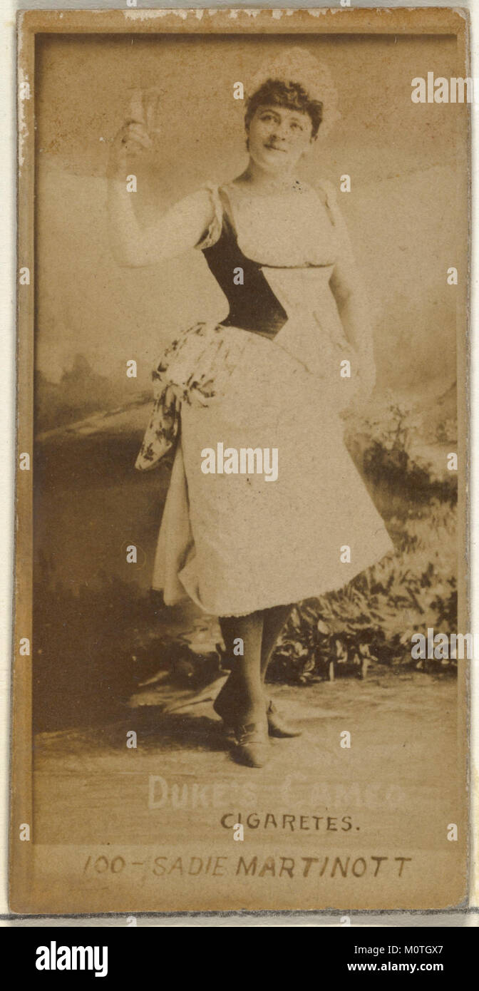 Card Number 100 in der Serie Actors and Actress zeigt Sadie Martinot, eine Schauspielerin aus dem frühen 20. Jahrhundert. Die Karte wurde von Duke Sons & Co. Im Rahmen einer Werbekampagne für Cameo Zigaretten herausgegeben, die die Schauspielerin und die Verbindung der Marke mit Hollywood-Prominenten hervorhebt. Stockfoto