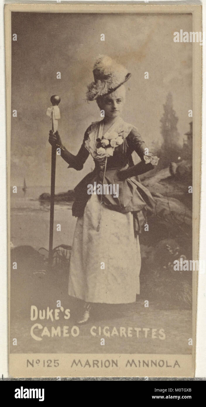 Karte Nummer 125 zeigt Marion Minnola, eine Schauspielerin aus dem frühen 20. Jahrhundert. Diese Karte war Teil der Schauspieler- und Schauspielerserie von Duke Sons & Co., die Cameo Cigarettes bewirbt. Stockfoto