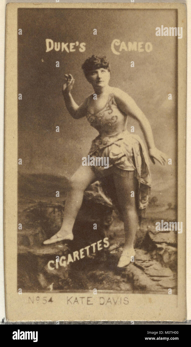 Card Nummer 54 mit der Schauspielerin Kate Davis ist Teil der von Duke Sons & Co. Herausgegebenen Schauspieler- und Schauspielerserie zur Förderung von Cameo-Zigaretten. Diese Sammlerkarte markiert eine Vintage-Werbekampagne aus dem frühen 20. Jahrhundert. Stockfoto