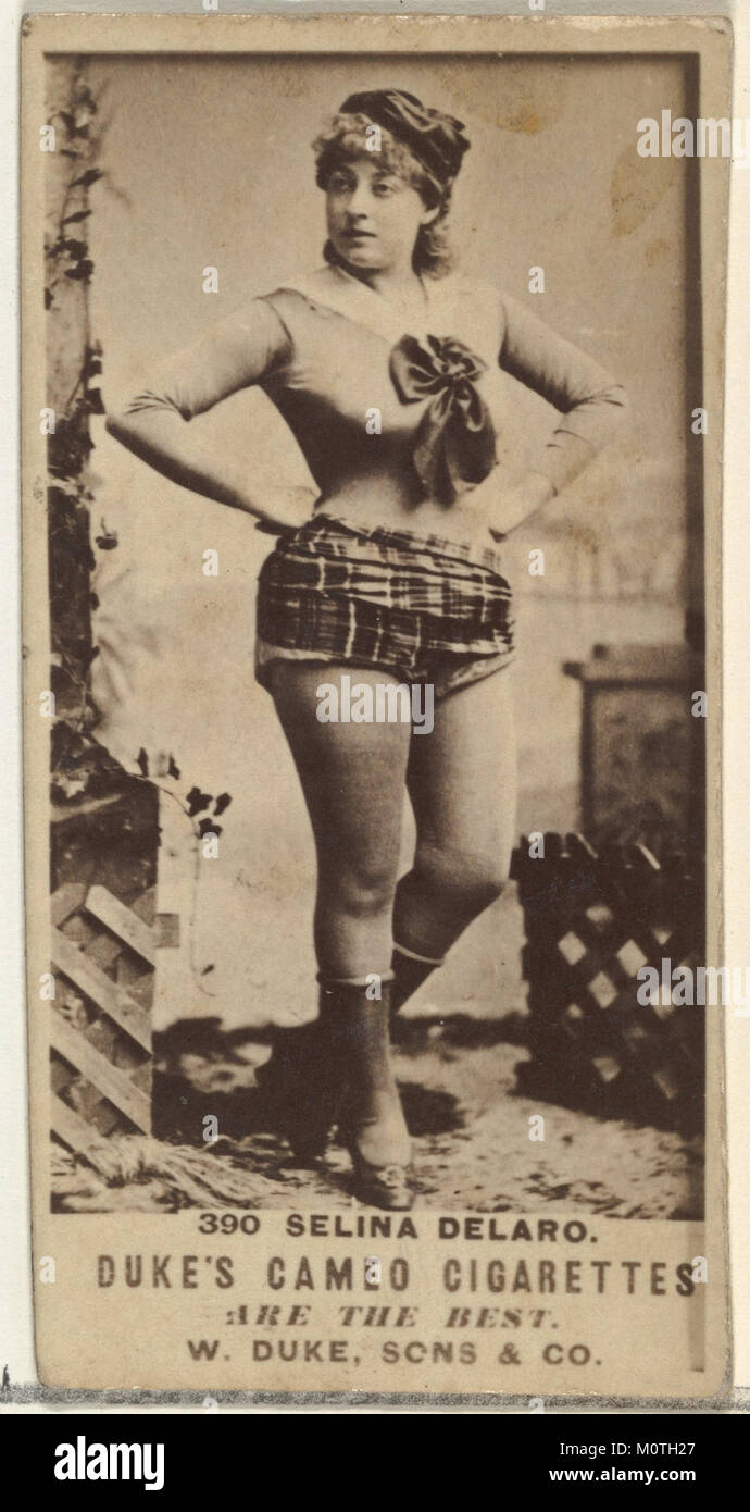 Diese Karte ist Teil einer Reihe von Darsteller- und Schauspielerporträts und zeigt Selina Delaro und wurde Anfang des 20. Jahrhunderts von Duke Sons & Co. Herausgegeben, um Cameo Zigaretten zu fördern. Es ist ein Sammlerstück aus der Zeit der frühen Zigarettenwerbung. Stockfoto