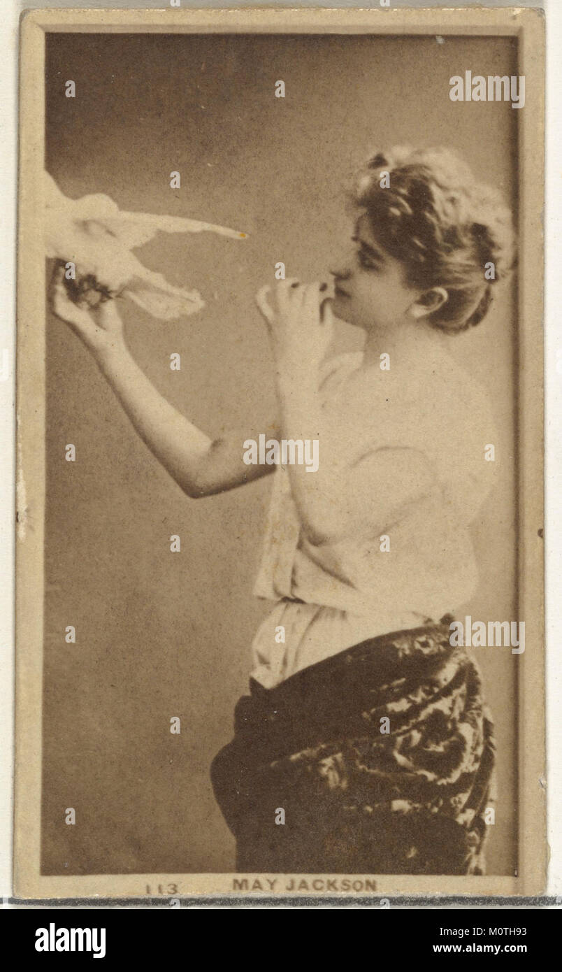 Diese Karte zeigt May Jackson, eine Schauspielerin aus der Actors and Actress Series (N145-7), die von Duke Sons & Co. Herausgegeben wurde, um Duke Cigarettes zu fördern. Die Karte repräsentiert Werbemarketing des frühen 20. Jahrhunderts. Stockfoto
