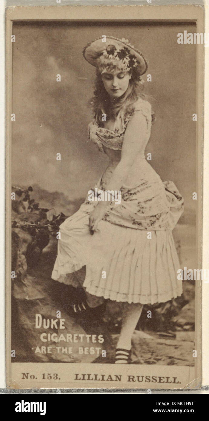 Diese Karte aus der Schauspielerserie mit Lillian Russell wurde von Duke Sons & Co. Herausgegeben, um Duke Cigarettes zu fördern. Die Karte repräsentiert Werbematerial aus dem frühen 20. Jahrhundert für die Zigarettenmarke. Stockfoto
