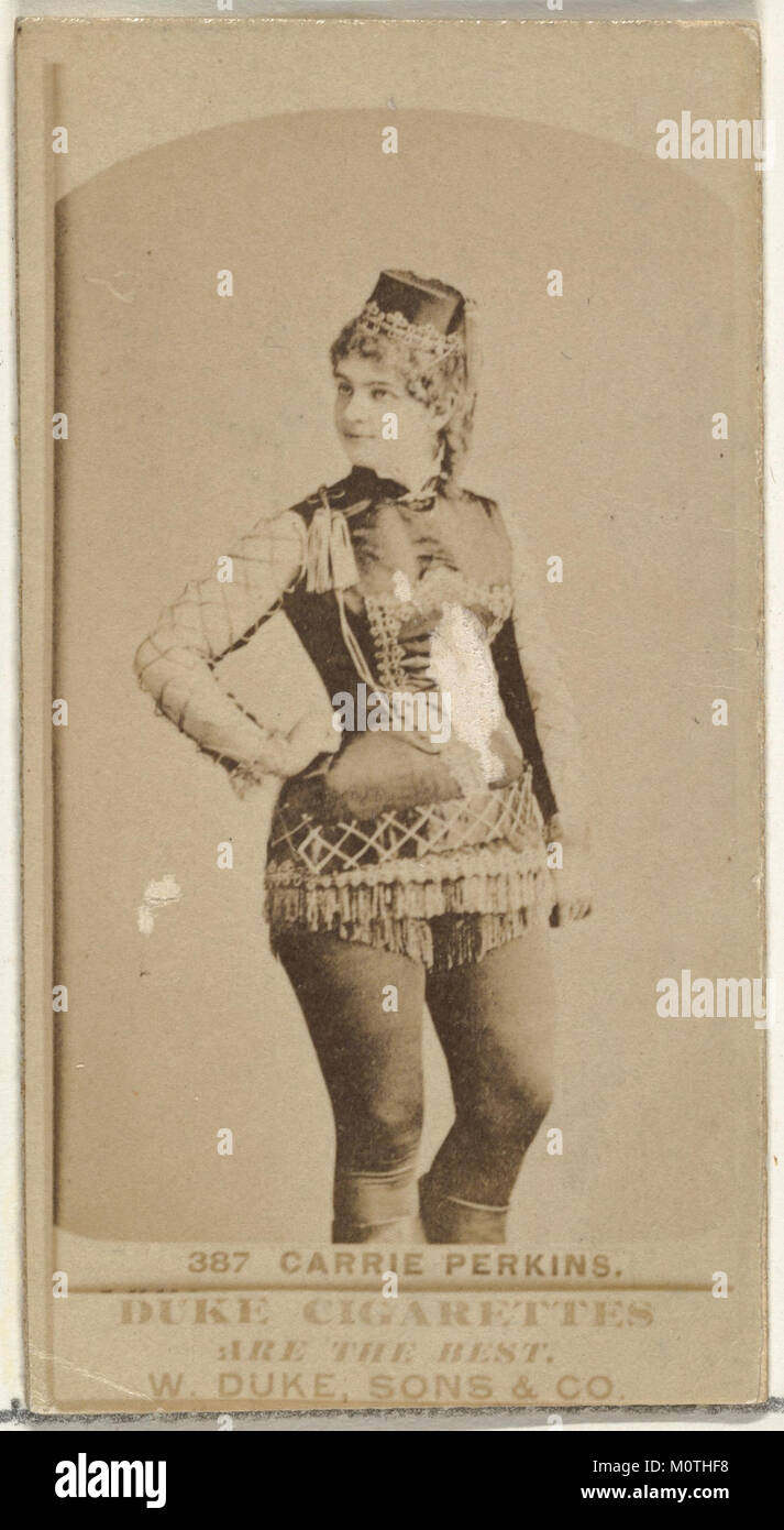 Karte Nummer 387 zeigt Carrie Perkins aus der Serie Actors and Actress, die im 19. Jahrhundert von Duke Sons & Co. Herausgegeben wurde, um Duke Cigarettes zu fördern. Die Serie fängt prominente Persönlichkeiten des amerikanischen Theaters und Films in dieser Zeit ein. Stockfoto
