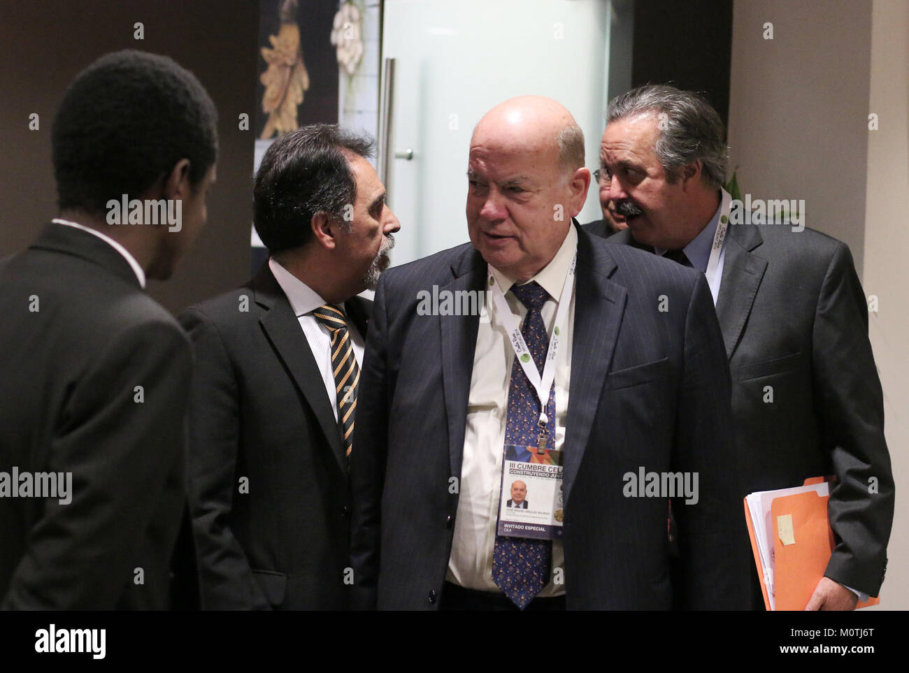 Auf dem CELAC-Gipfel 2015 in Costa Rica traf José Manuel Insulza, ehemaliger Generalsekretär der OAS (Organisation amerikanischer Staaten), ein. Im Mittelpunkt der Veranstaltung standen die Zusammenarbeit in Lateinamerika und die regionale Diplomatie. Stockfoto