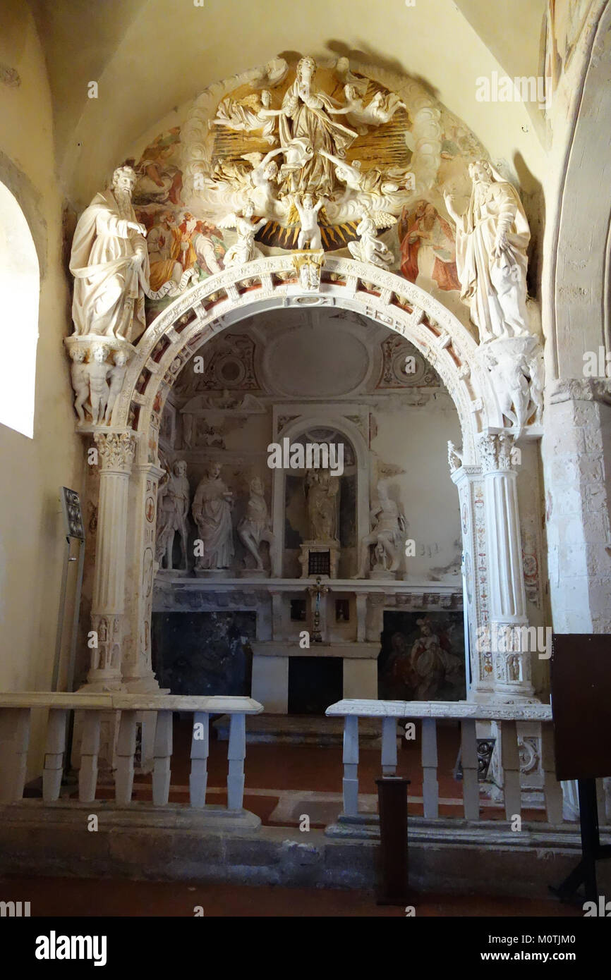 Die Cappella della Santa Maria della Catena ist eine historische Kapelle in Palermo, Italien. Es ist bekannt für seine architektonische Bedeutung und seine Rolle in der Religionsgeschichte der Region. Die Kapelle ist eine Mischung aus gotischen und Renaissance-Stilen und ein wichtiges Beispiel für sizilianische religiöse Architektur. Stockfoto