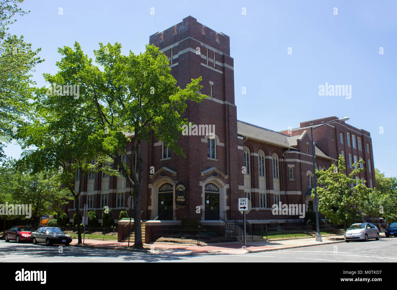 Die Capitol Hill Baptist Church ist eine historische Kirche in Washington, D.C. die für ihren architektonischen Stil und ihre Rolle in der lokalen Gemeinde bekannt ist. Sie ist ein bedeutender Ort der Anbetung und kulturellen Bedeutung in der US-Hauptstadt. Stockfoto