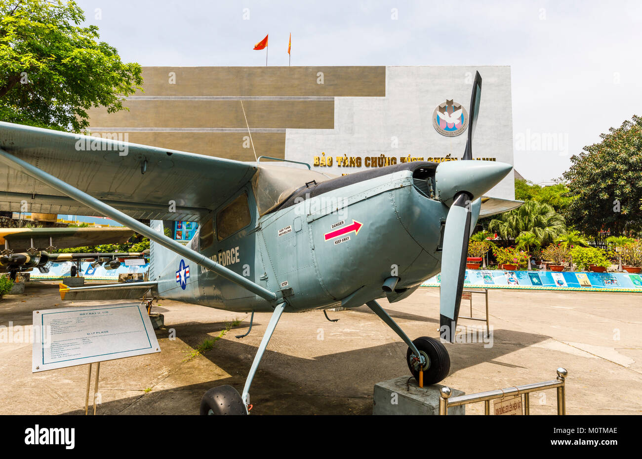 USAF cessna U-17 Aufklärung und Beobachtung Flugzeug, eine Ausstellung am Museum der Kriegszeugnisse des Vietnam Krieges, Saigon (Ho Chi Minh City), South Vietnam Stockfoto