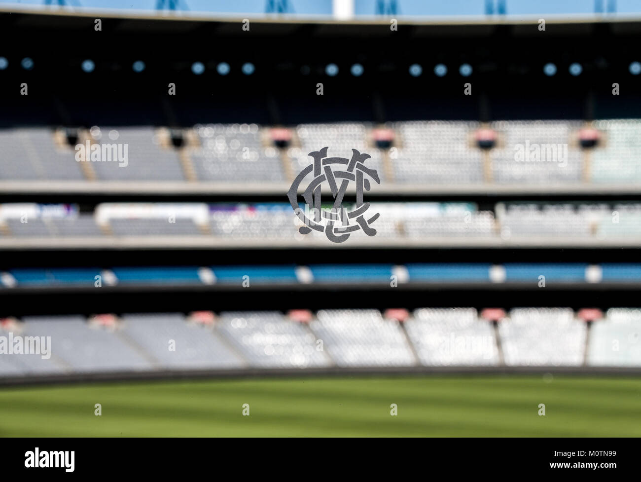 MCG Logo auf Fenster auf dem Melbourne Cricket Ground. Stockfoto