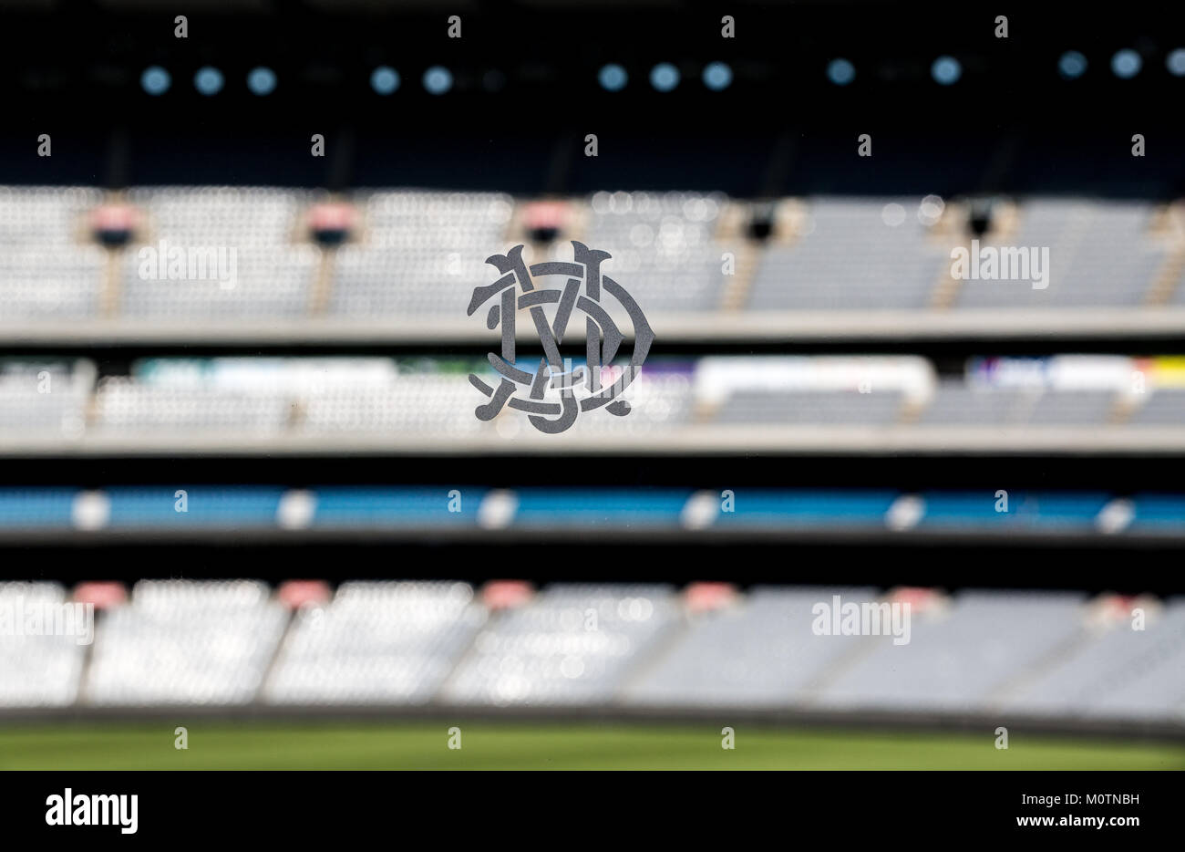 MCG Logo auf Fenster auf dem Melbourne Cricket Ground. Stockfoto
