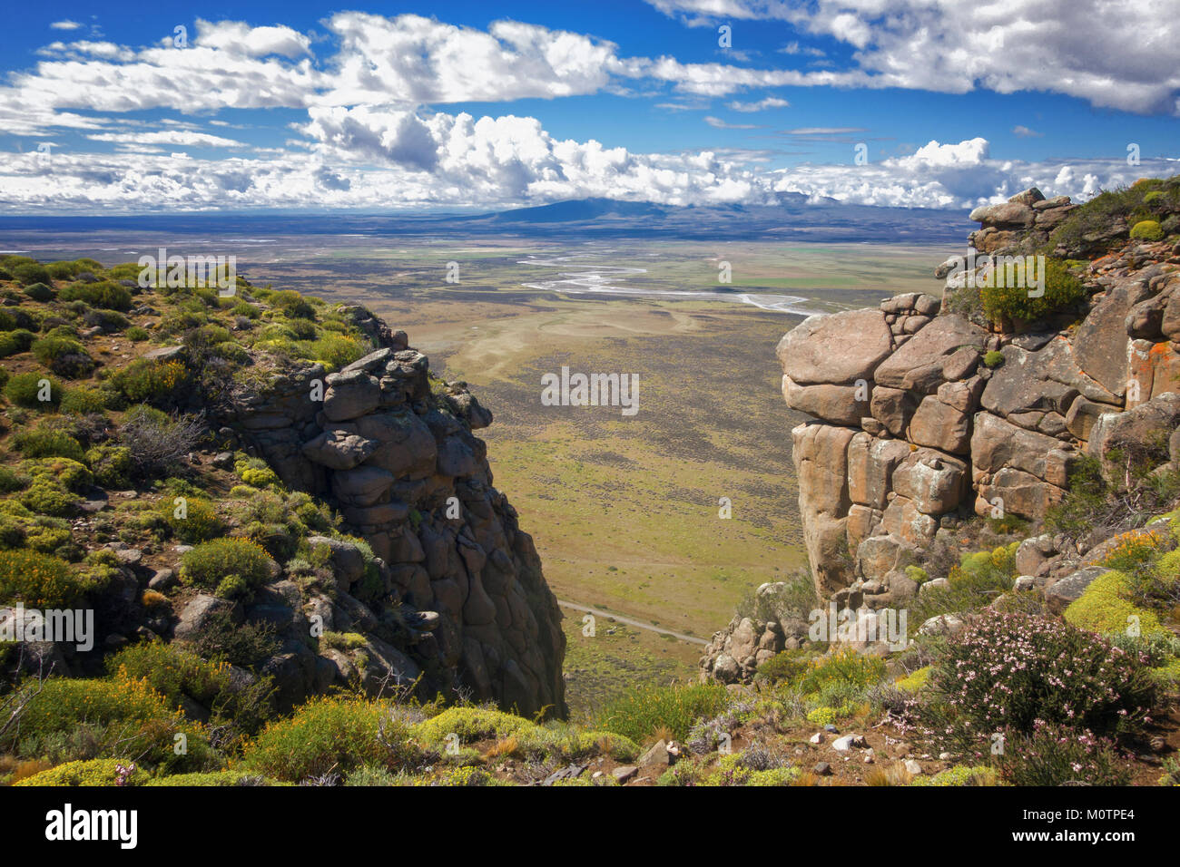 Die corniches Plateau über China Fluss in Torres del Paine im chilenischen Patagonien. Stockfoto