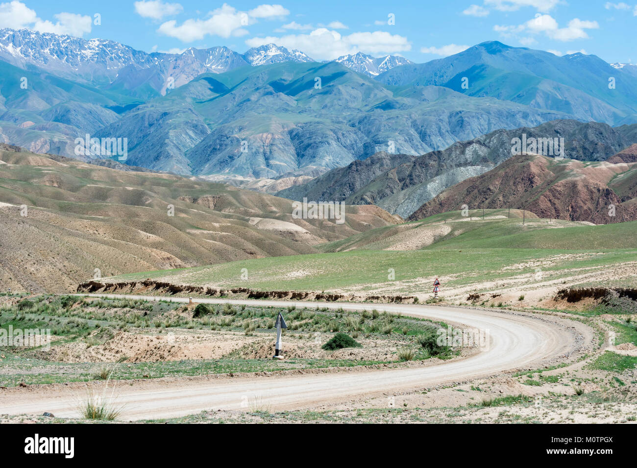 Straße nach Song Kol See, Provinz Naryn, Kirgisistan, Zentralasien Stockfoto