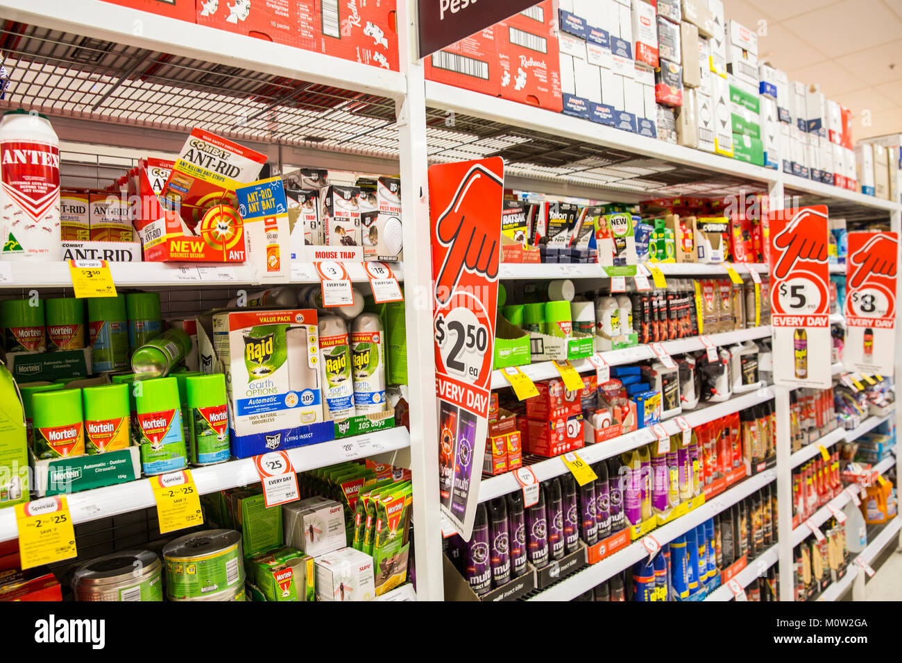 Coles Supermarkt in Australien verkaufen Insekt Sprays, Repellentien und Ant rid, auch Mosquito Sprays und Produkte von mortein, Australien Stockfoto