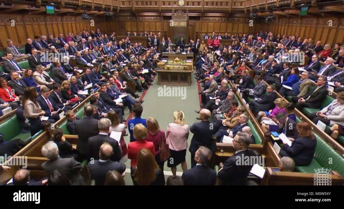 MPs in der Kammer während der Prime Minister's Fragen im Unterhaus, London. Stockfoto