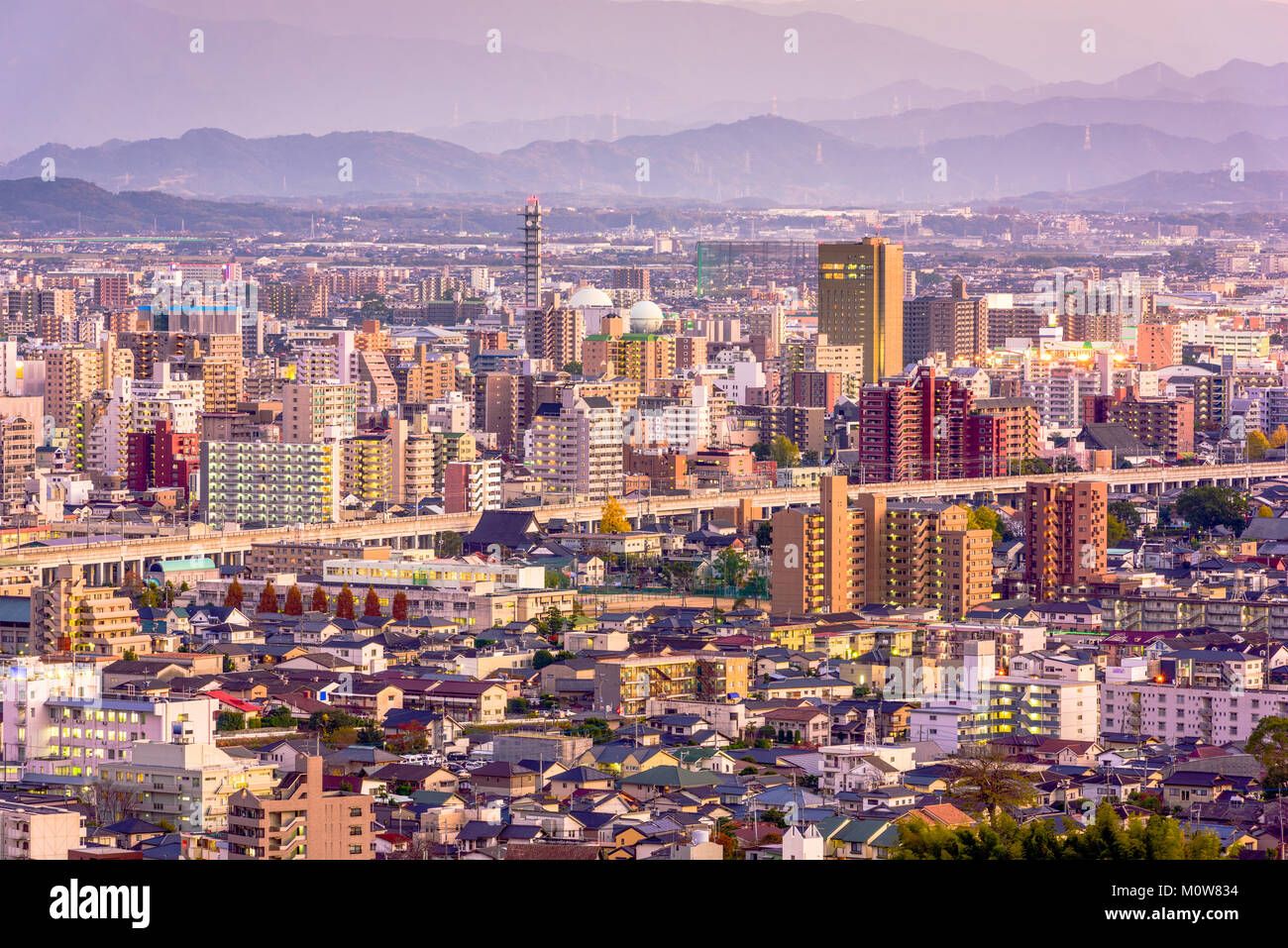 Kumamoto, Japan Innenstadt Stadtbild am Fluss Shirakawa. Stockfoto