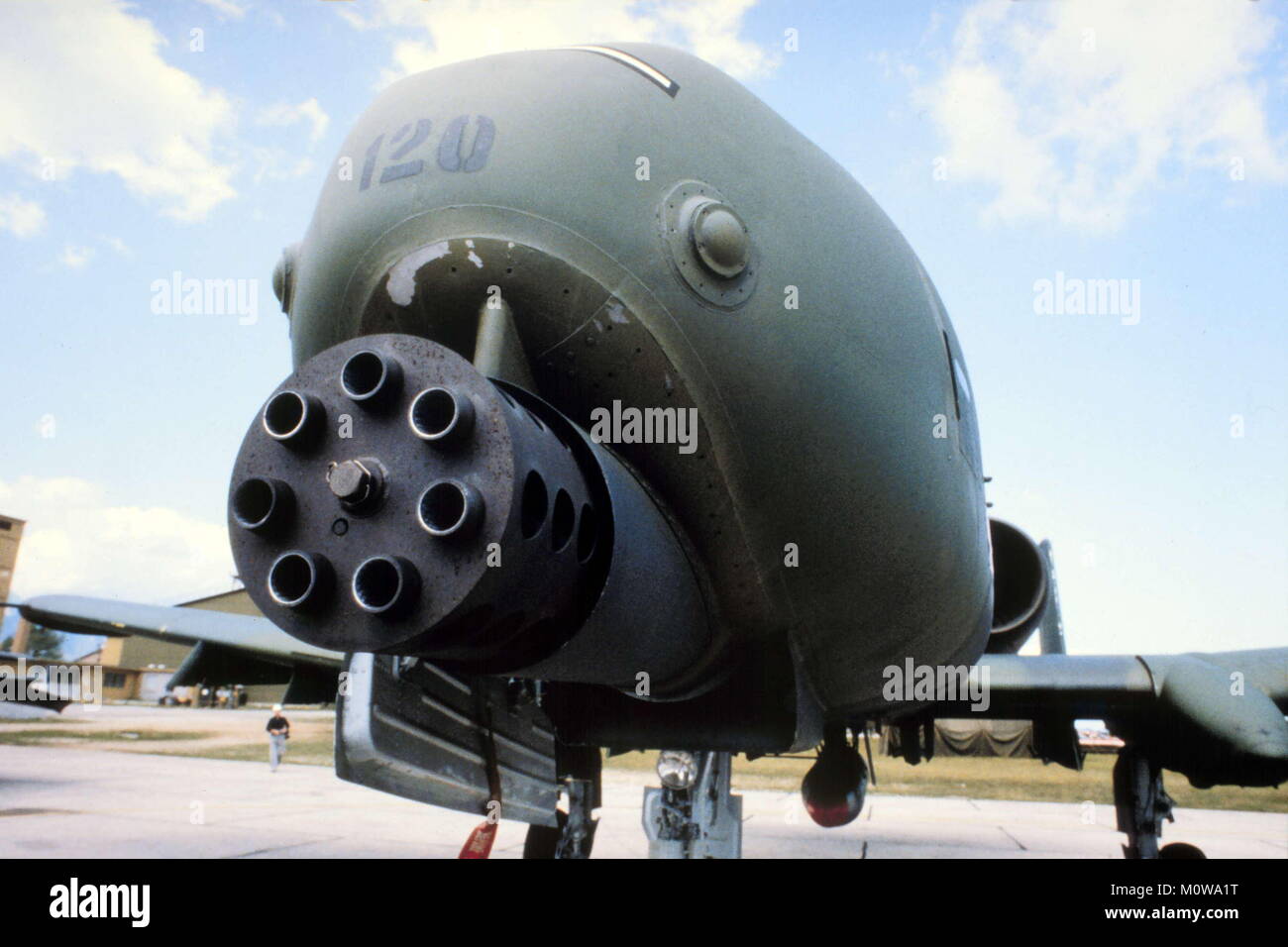 30 mm Gatling Gun von sechs Fässer ein panzerabwehr 10 Flugzeuge, die auf dem USA base Aviano (Pordenone, Italien), verwendet es zum Abbau von Uran armor-piercing Munition Stockfoto